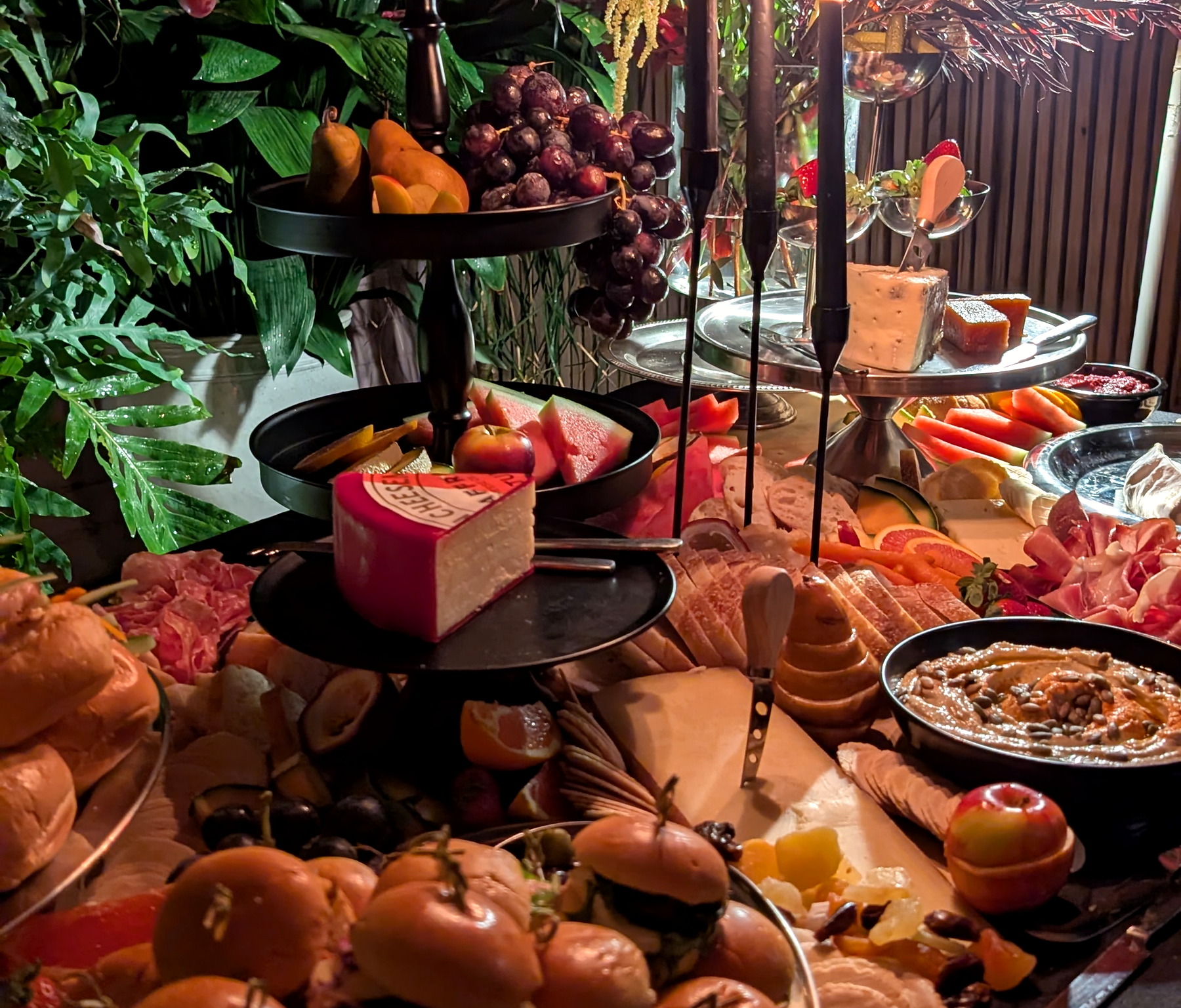 An abundant everydayfood private-event grazing presentation