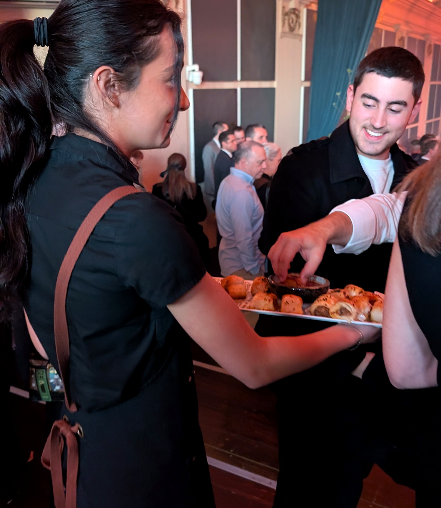 Everydayfood event service with roaming food